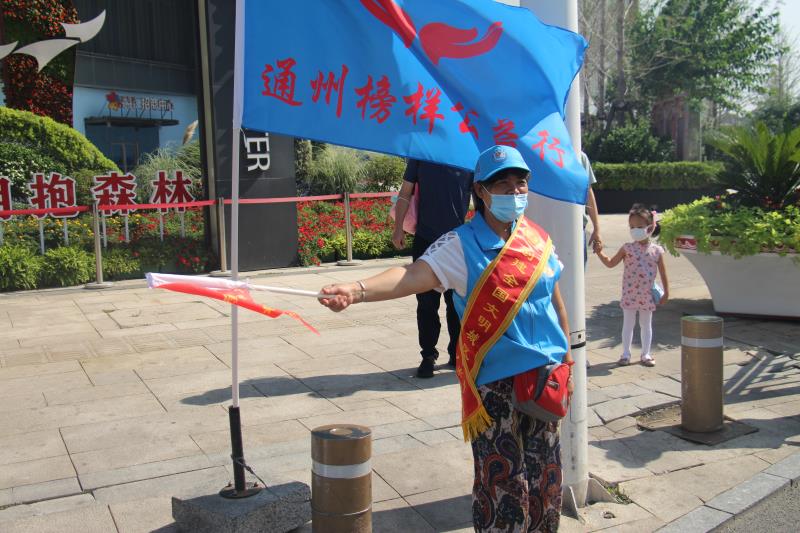 <strong>极品少萝白丝扣奶</strong>